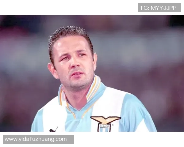 足球明星洗发膏带来的魅力与自信让你在球场外也能闪耀光芒